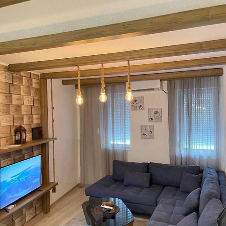 Nessi Apartment Πρίστινα Εξωτερικό φωτογραφία