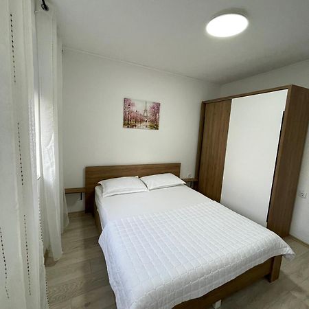 Nessi Apartment Πρίστινα Εξωτερικό φωτογραφία