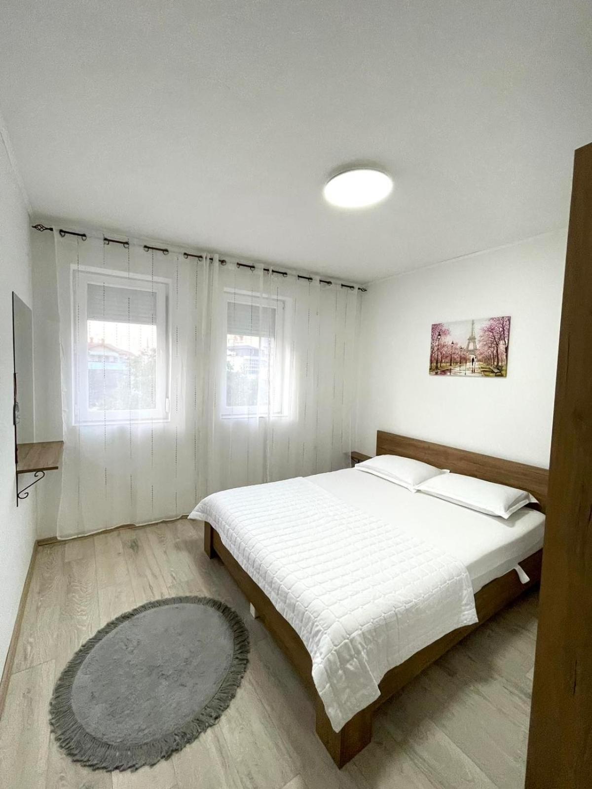 Nessi Apartment Πρίστινα Εξωτερικό φωτογραφία